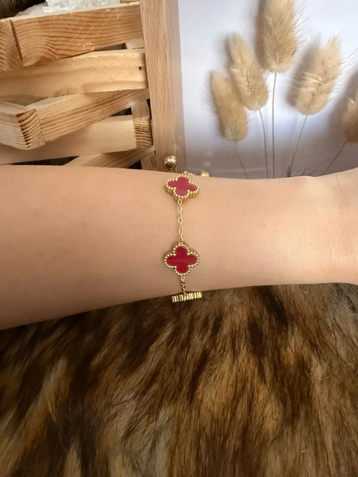 VAN CLEEF MUADİLİ GOLD KIRMIZI  BİLEKLİK MODELİ